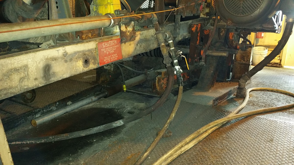 為解決傳送帶上的回運物料問題，技術(shù)人員安裝了 CleanScrape? 清掃器。(圖3)